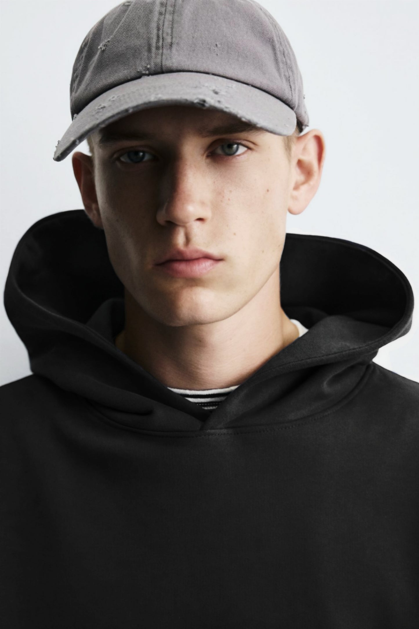 CLASSIC BLACK HOODIE