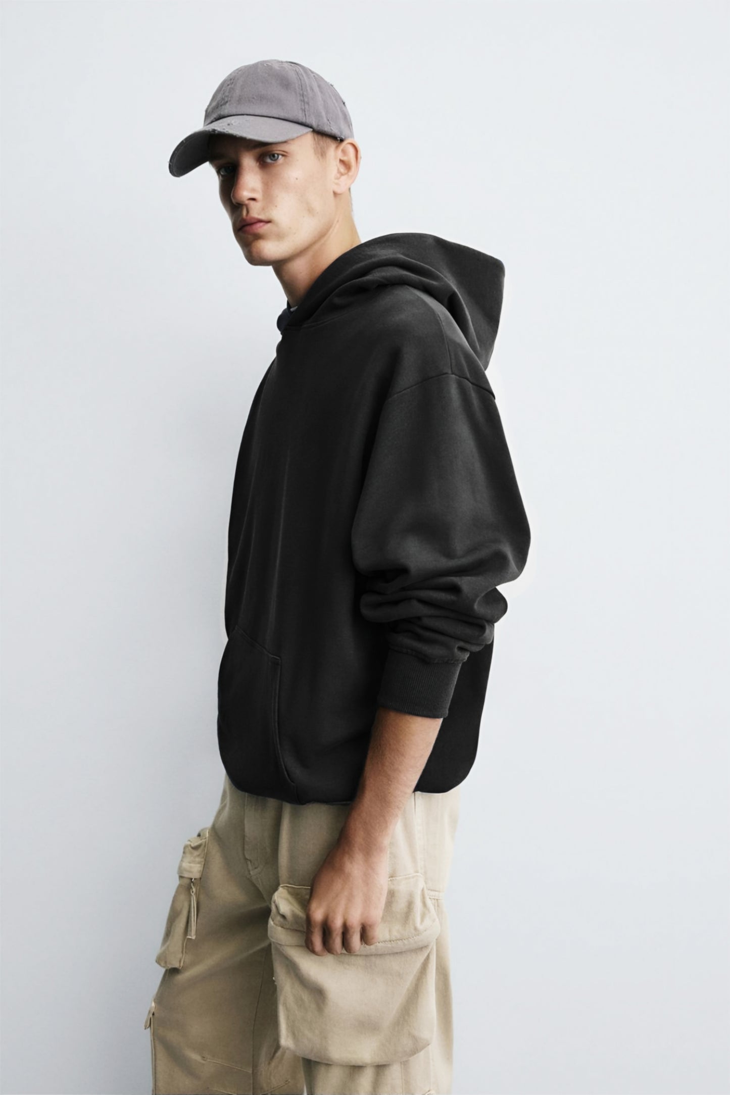 CLASSIC BLACK HOODIE